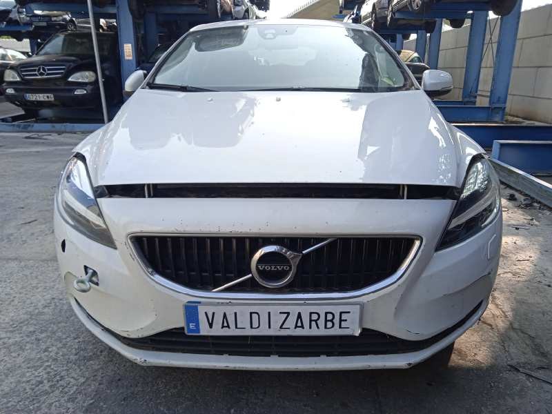 volvo v40 del año 2018