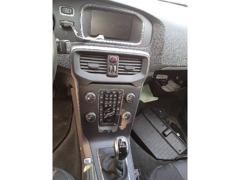 volvo v40 del año 2018