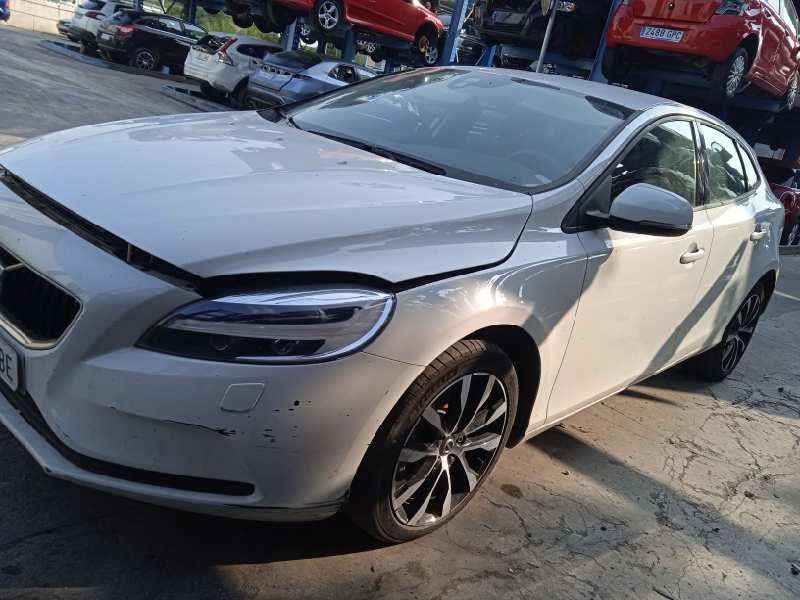 volvo v40 del año 2018