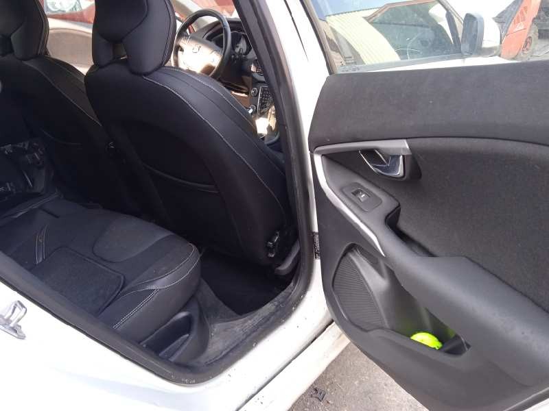 volvo v40 del año 2018