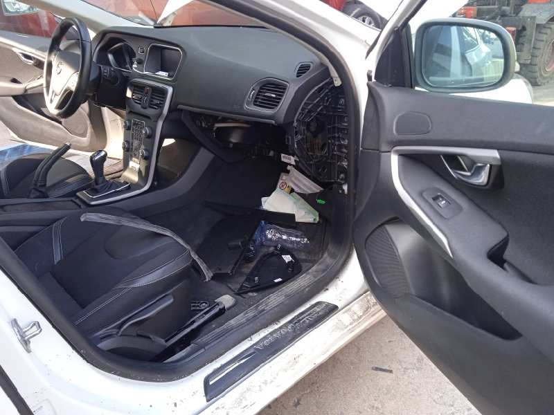 volvo v40 del año 2018