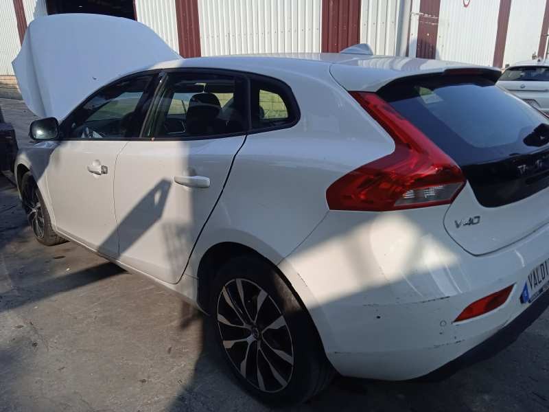volvo v40 del año 2018