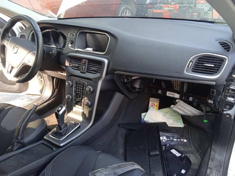 volvo v40 del año 2018