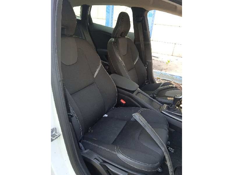 volvo v40 del año 2018