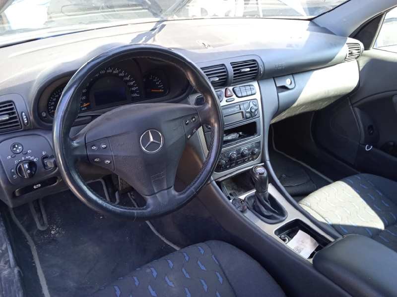 mercedes-benz clase c (w203) berlina del año 2002