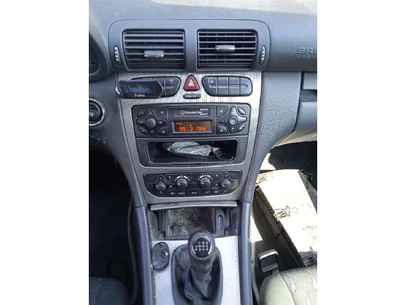 mercedes-benz clase c (w203) berlina del año 2002