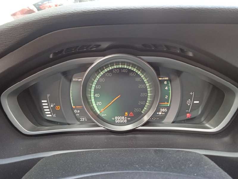 volvo v40 del año 2018