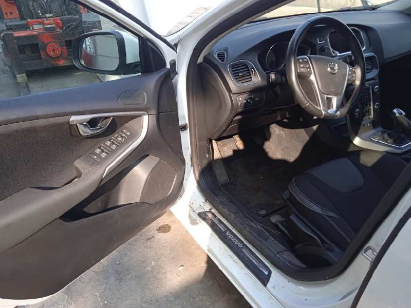 volvo v40 del año 2018