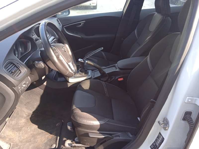 volvo v40 del año 2018