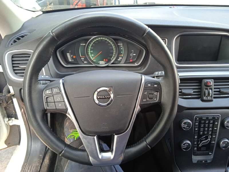 volvo v40 del año 2018