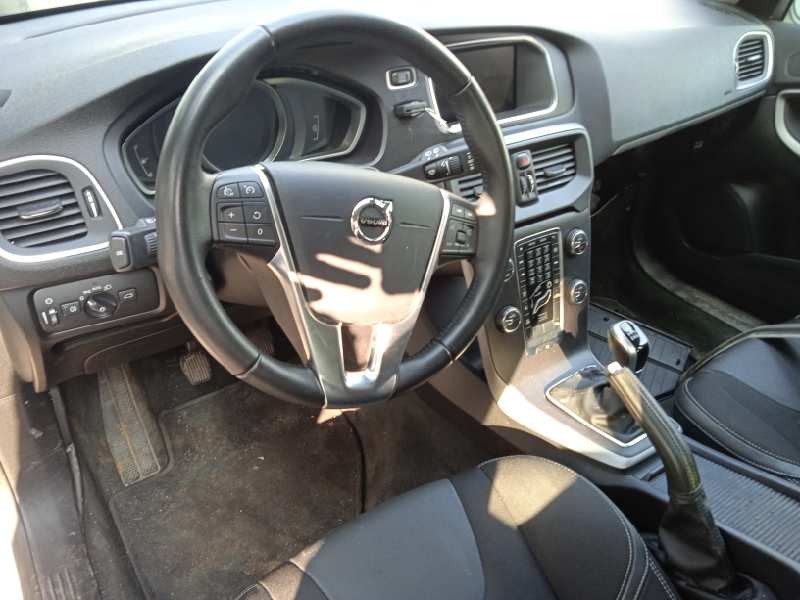 volvo v40 del año 2018