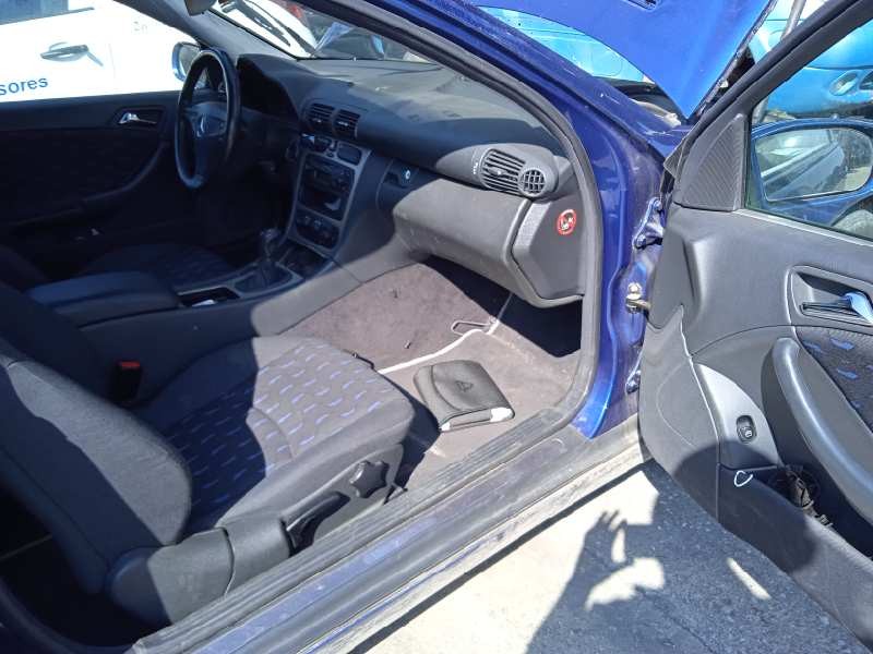 mercedes-benz clase c (w203) berlina del año 2002