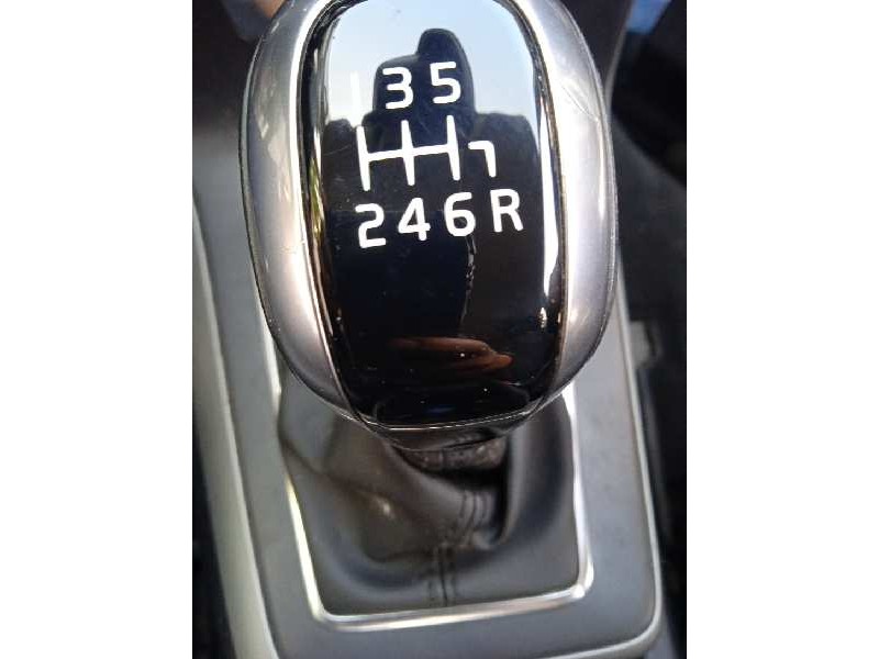 volvo v40 del año 2018