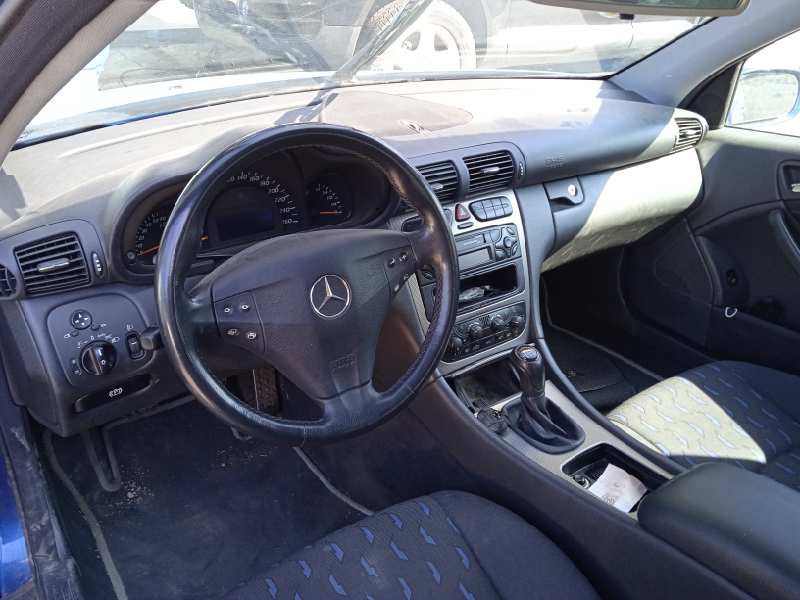 mercedes-benz clase c (w203) berlina del año 2002