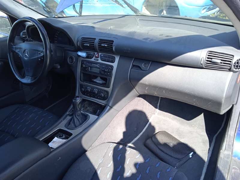 mercedes-benz clase c (w203) berlina del año 2002