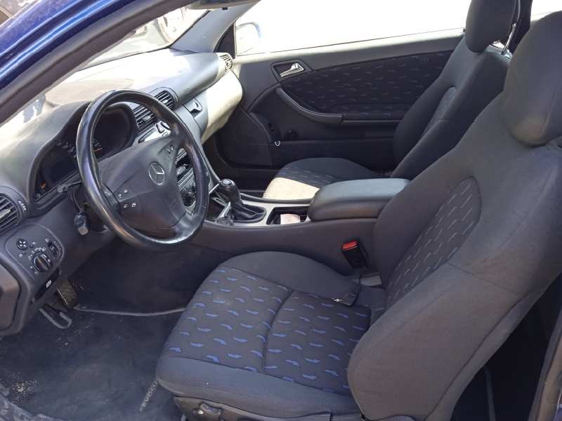 mercedes-benz clase c (w203) berlina del año 2002