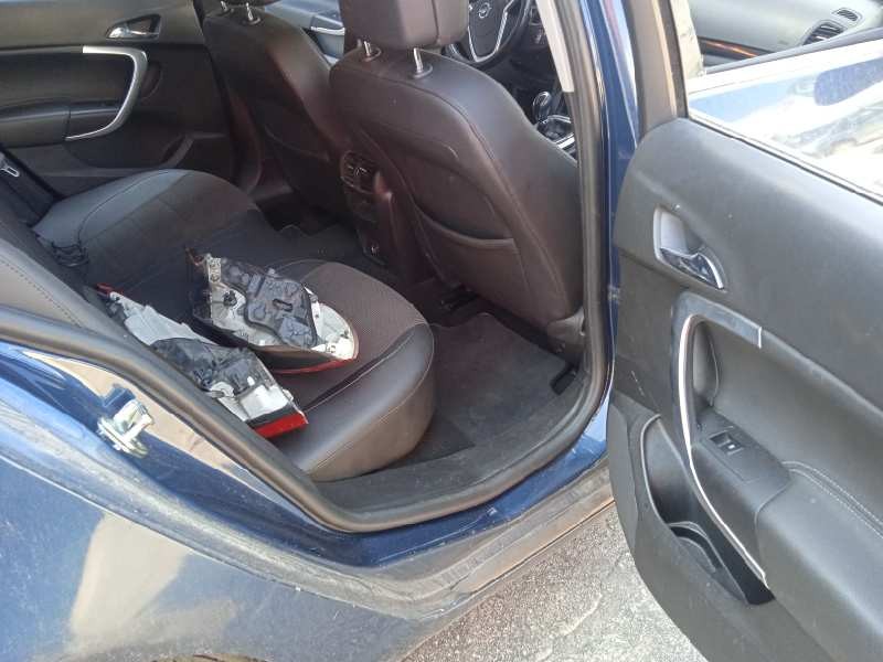 opel insignia berlina del año 2012