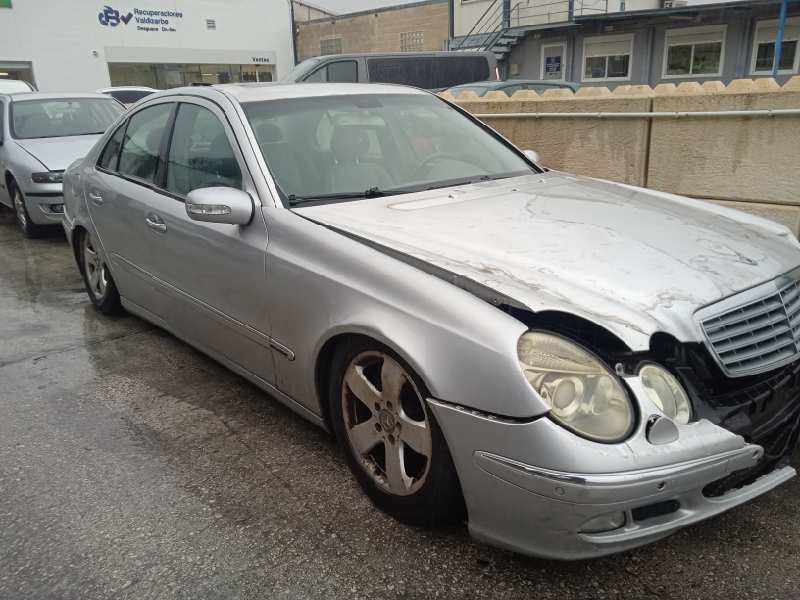 mercedes-benz clase e (w211) berlina del año 2002