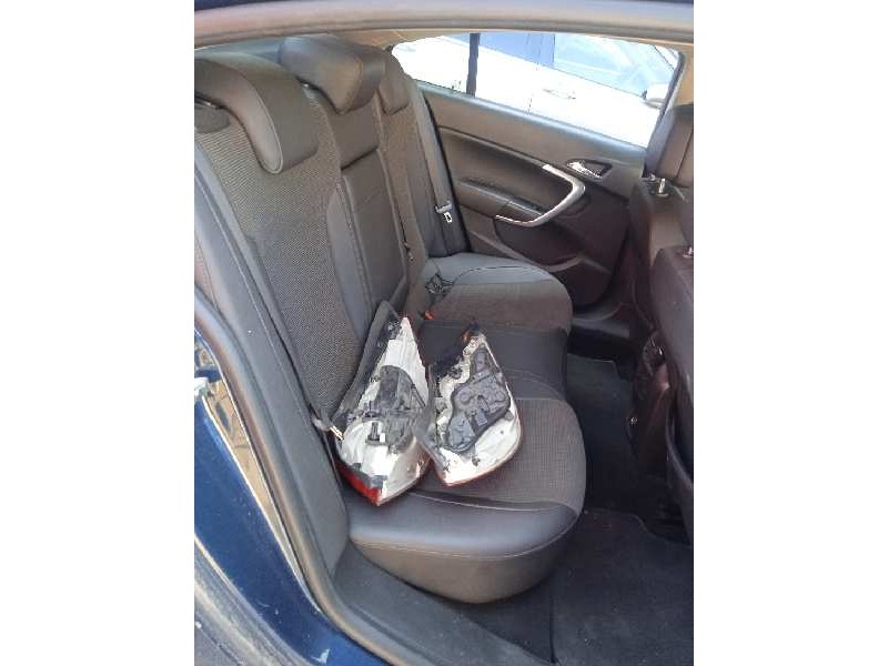 opel insignia berlina del año 2012