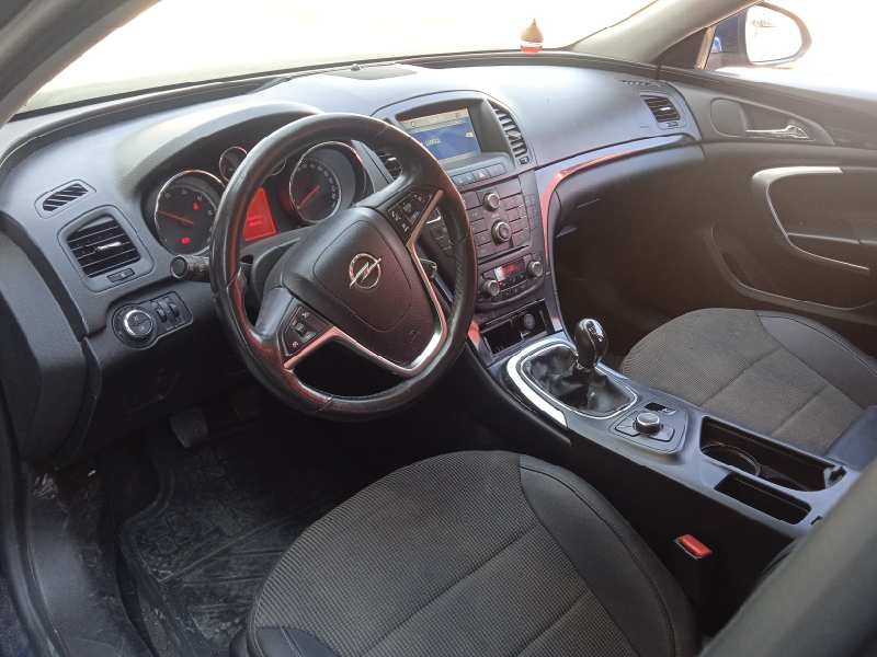 opel insignia berlina del año 2012