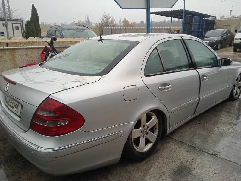 mercedes-benz clase e (w211) berlina del año 2002