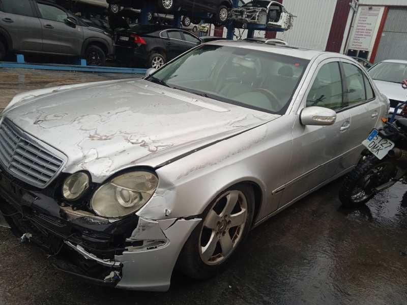 mercedes-benz clase e (w211) berlina del año 2002