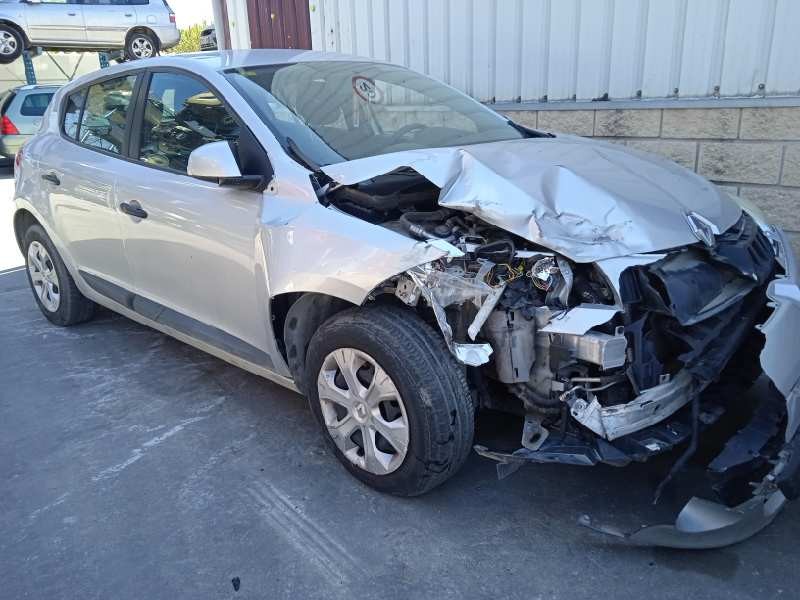 renault megane iii berlina 5 p del año 2010