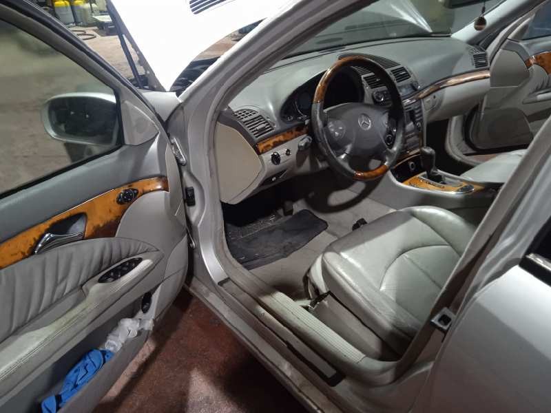mercedes-benz clase e (w211) berlina del año 2002