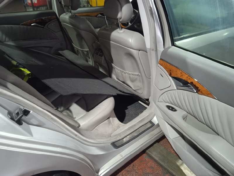 mercedes-benz clase e (w211) berlina del año 2002