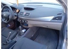 renault megane iii berlina 5 p del año 2010 2