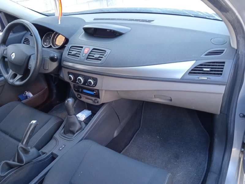 renault megane iii berlina 5 p del año 2010