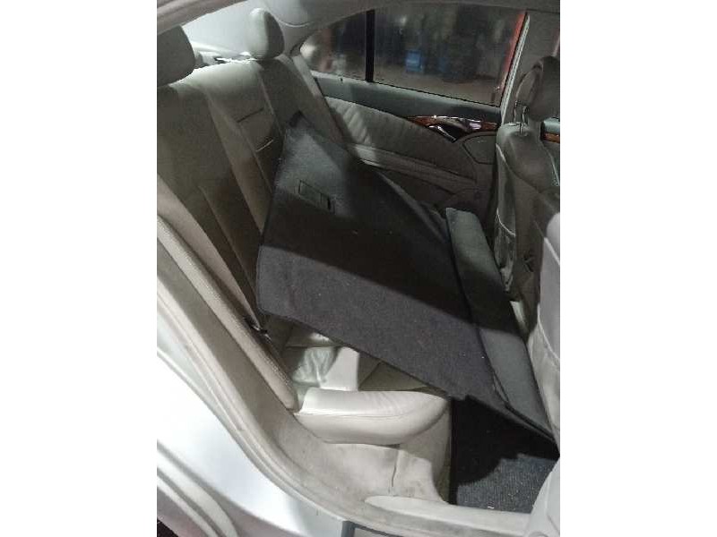 mercedes-benz clase e (w211) berlina del año 2002