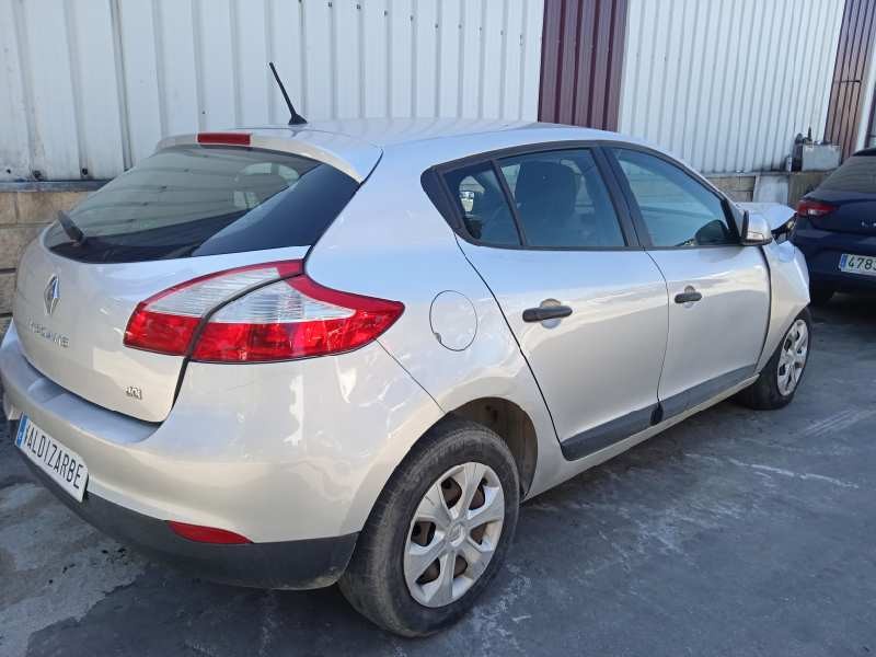 renault megane iii berlina 5 p del año 2010