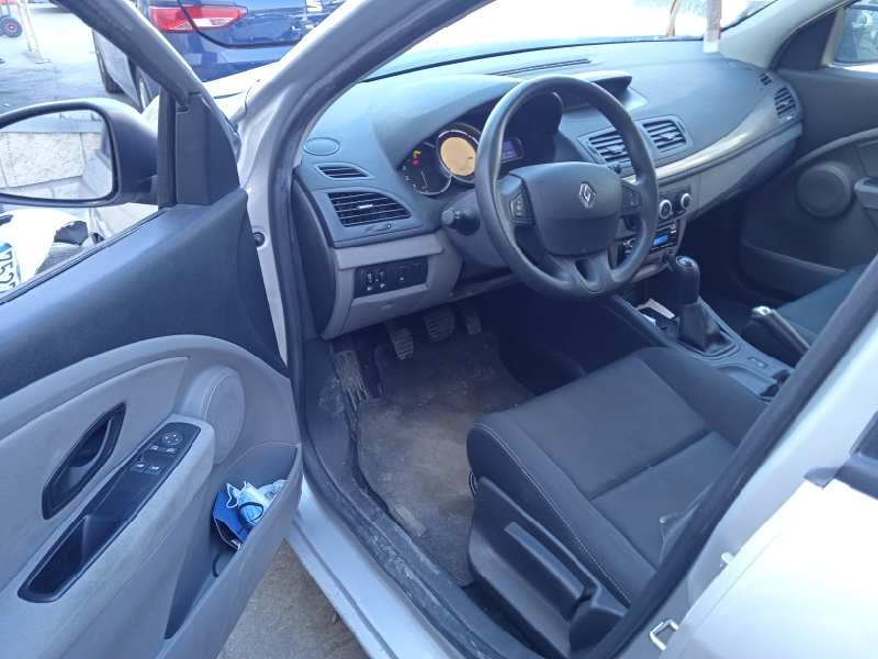 renault megane iii berlina 5 p del año 2010