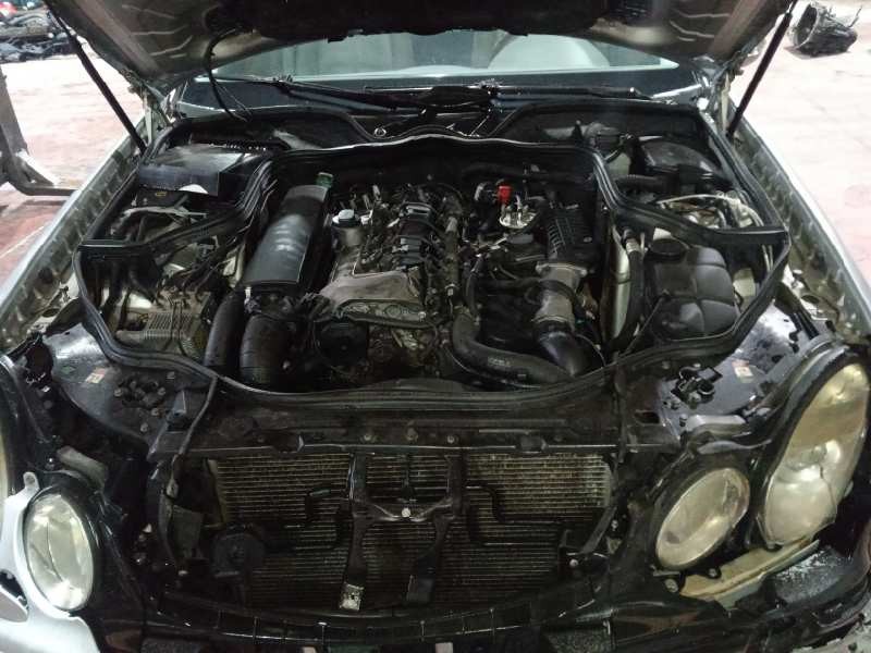 mercedes-benz clase e (w211) berlina del año 2002