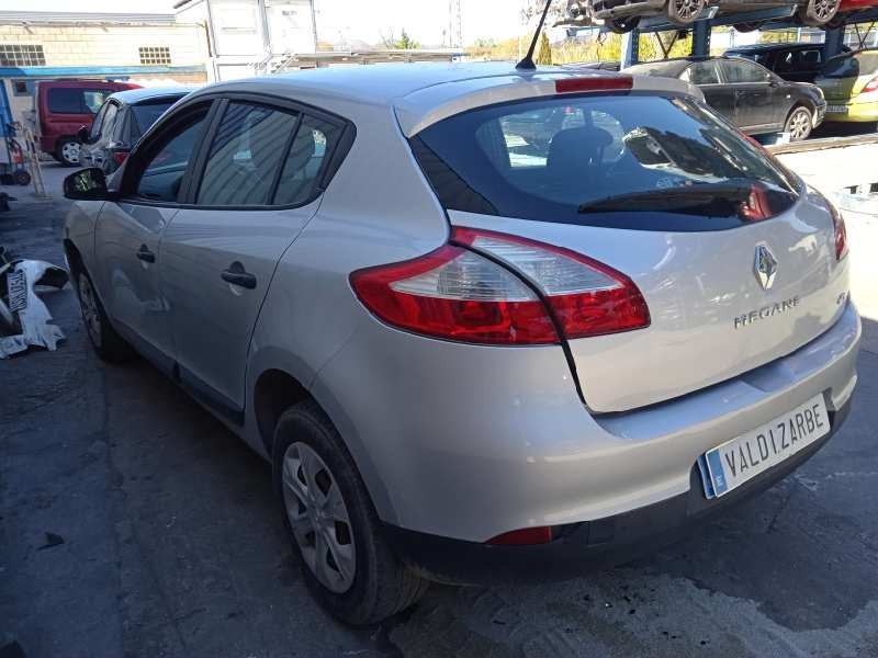 renault megane iii berlina 5 p del año 2010