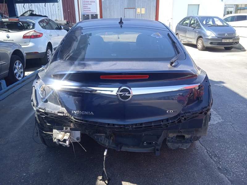 opel insignia berlina del año 2012