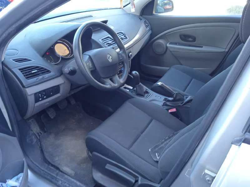 renault megane iii berlina 5 p del año 2010