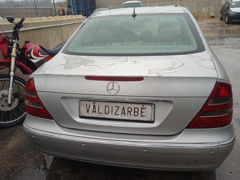 mercedes-benz clase e (w211) berlina del año 2002