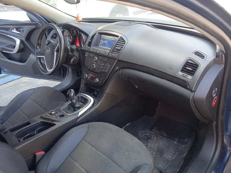 opel insignia berlina del año 2012