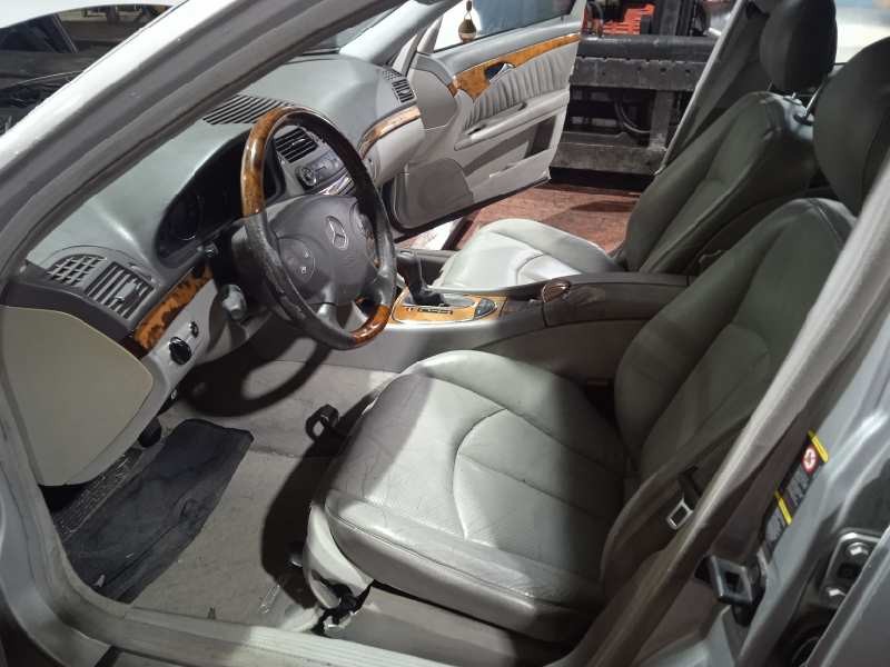 mercedes-benz clase e (w211) berlina del año 2002