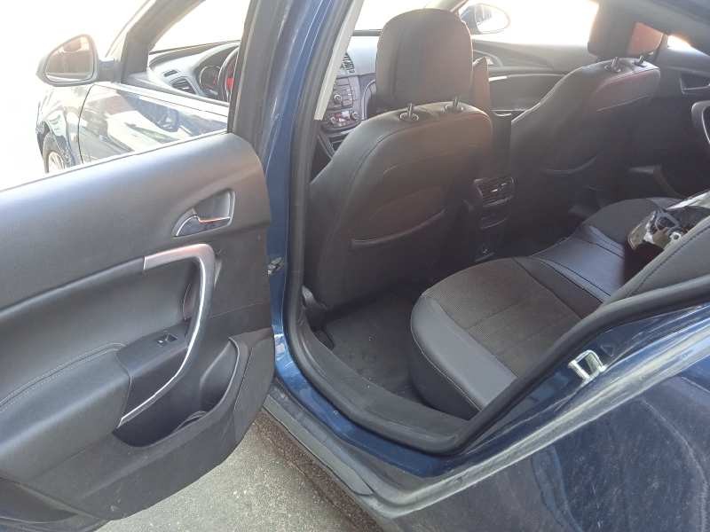 opel insignia berlina del año 2012