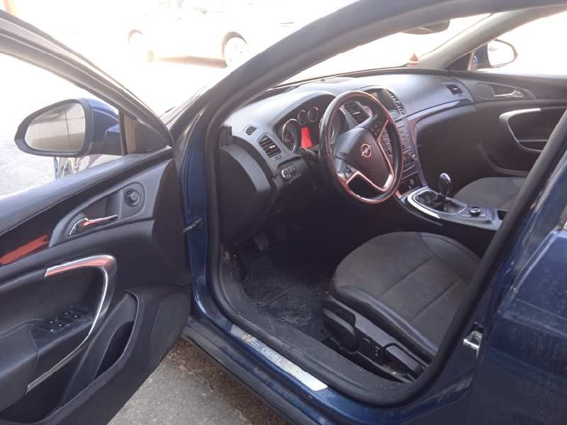 opel insignia berlina del año 2012