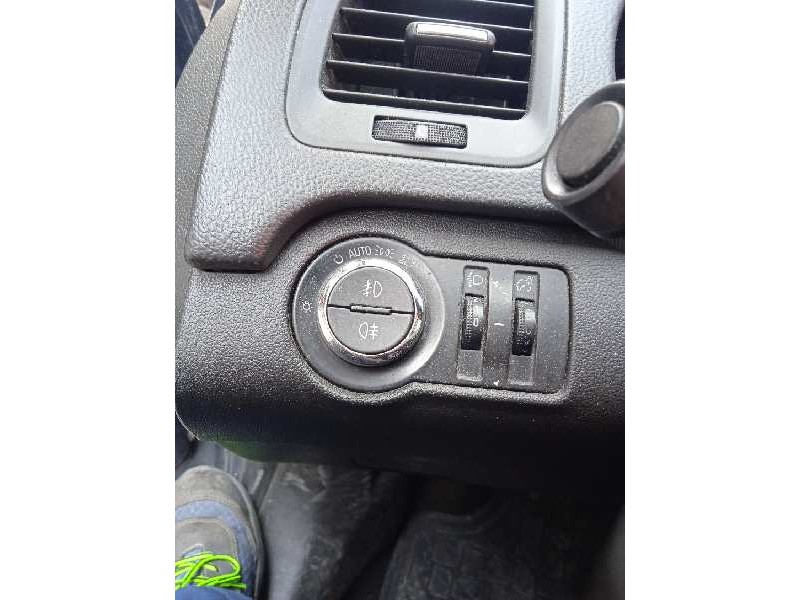 opel insignia berlina del año 2012