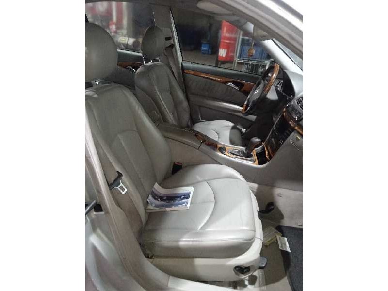 mercedes-benz clase e (w211) berlina del año 2002