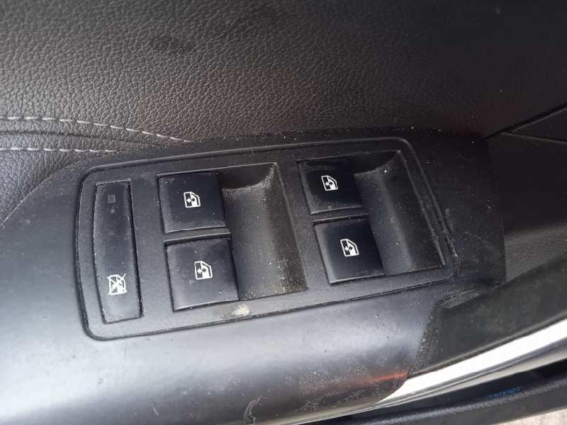 opel insignia berlina del año 2012