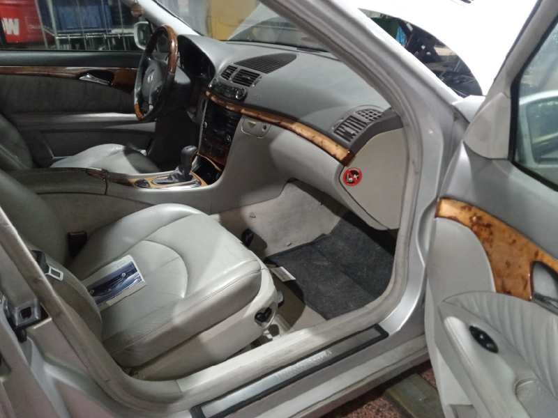 mercedes-benz clase e (w211) berlina del año 2002