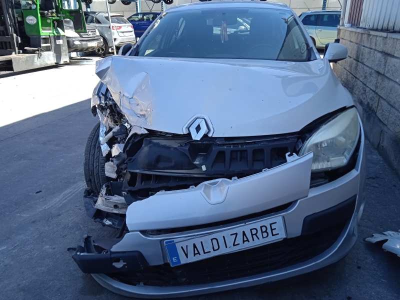 renault megane iii berlina 5 p del año 2010