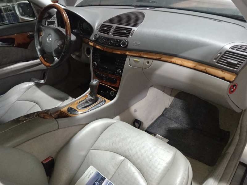 mercedes-benz clase e (w211) berlina del año 2002