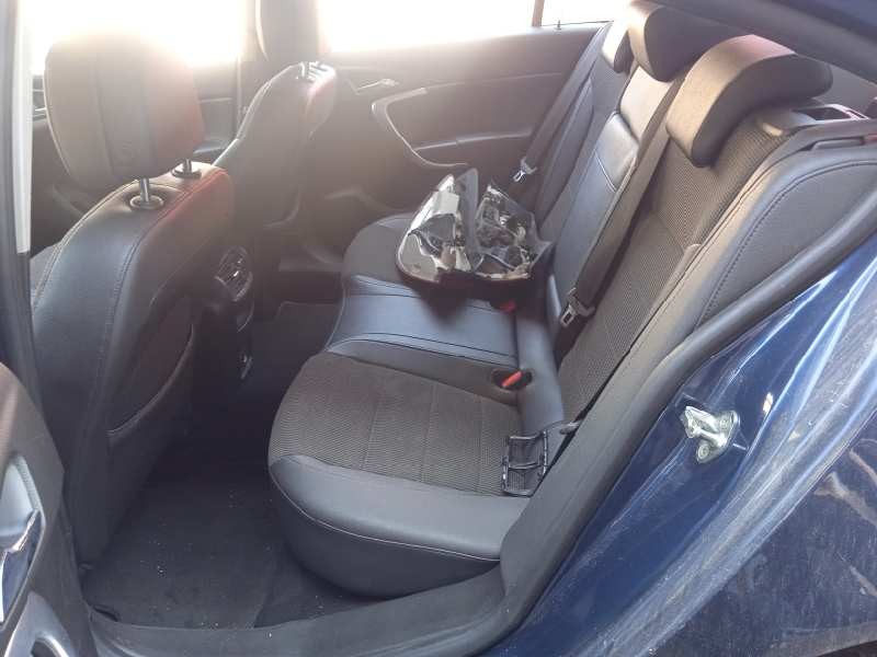 opel insignia berlina del año 2012